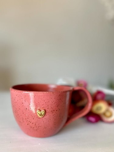 Duży kubek ceramiczny 400 ml różowo-malinowy ze złotym serduszkiem